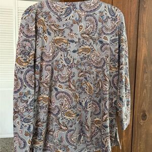 Beautiful J Jill paisley V neck cotton shirt. Side slits at bottom on sides.